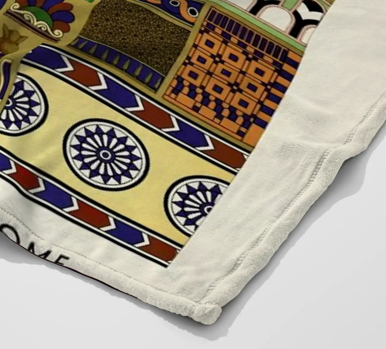 Racinet -  Assyrian Ornamental Pattern coperta in pile da Vintage by JUNIQE