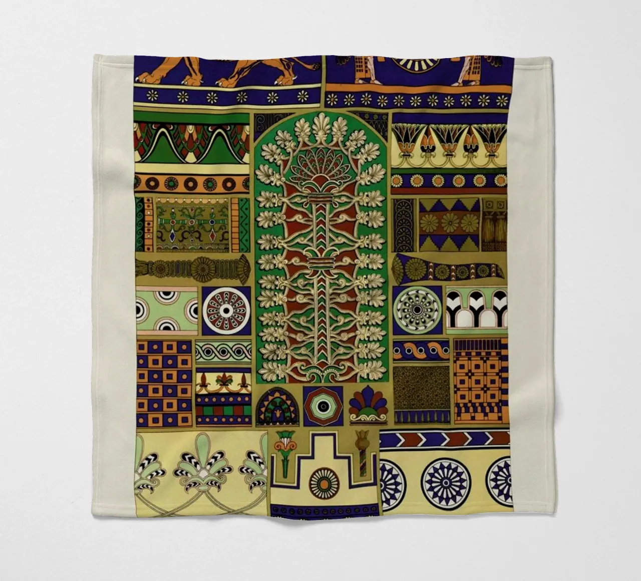 Racinet -  Assyrian Ornamental Pattern coperta in pile da Vintage by JUNIQE