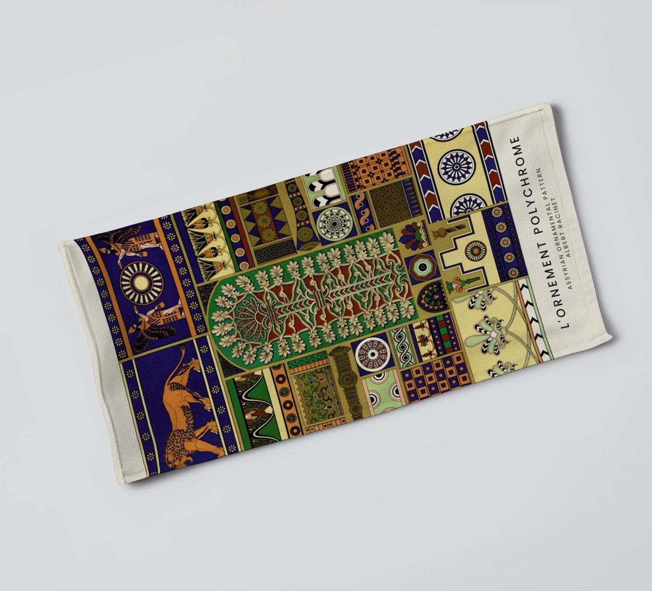 Racinet -  Assyrian Ornamental Pattern toalla de baño de Vintage by JUNIQE