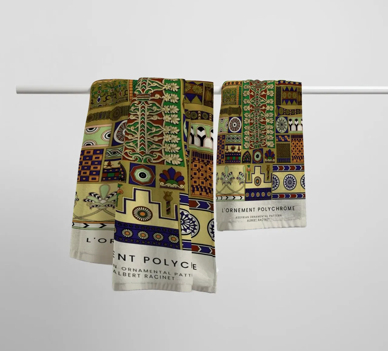 Racinet -  Assyrian Ornamental Pattern asciugamano da bagno da Vintage by JUNIQE