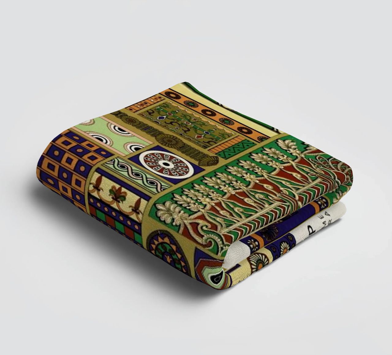 Racinet -  Assyrian Ornamental Pattern toalla de baño de Vintage by JUNIQE