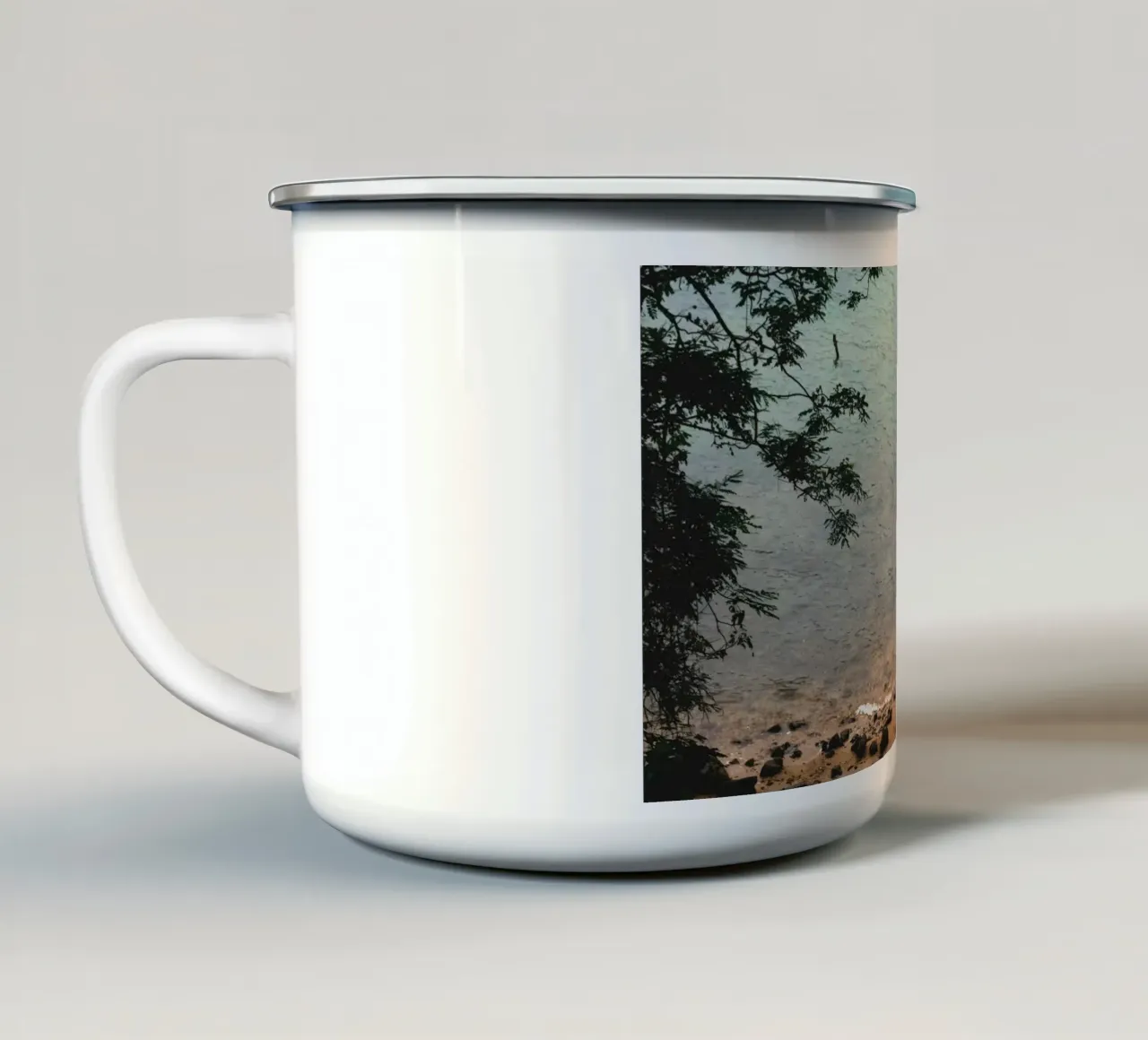 ciottoli macinati con acqua di mare tazza in smalto da life of sands