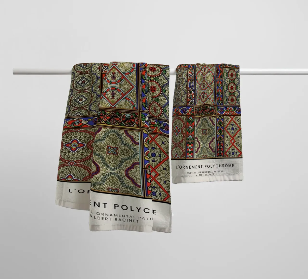 Racinet -  Medieval  Ornamental Pattern II asciugamano da bagno da Vintage by JUNIQE