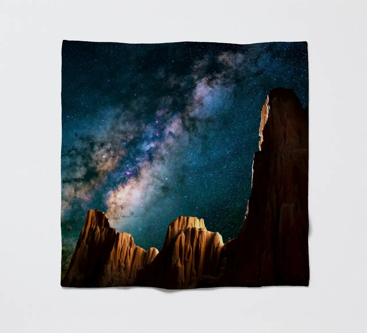 galassia della via lattea coperta in pile da space words