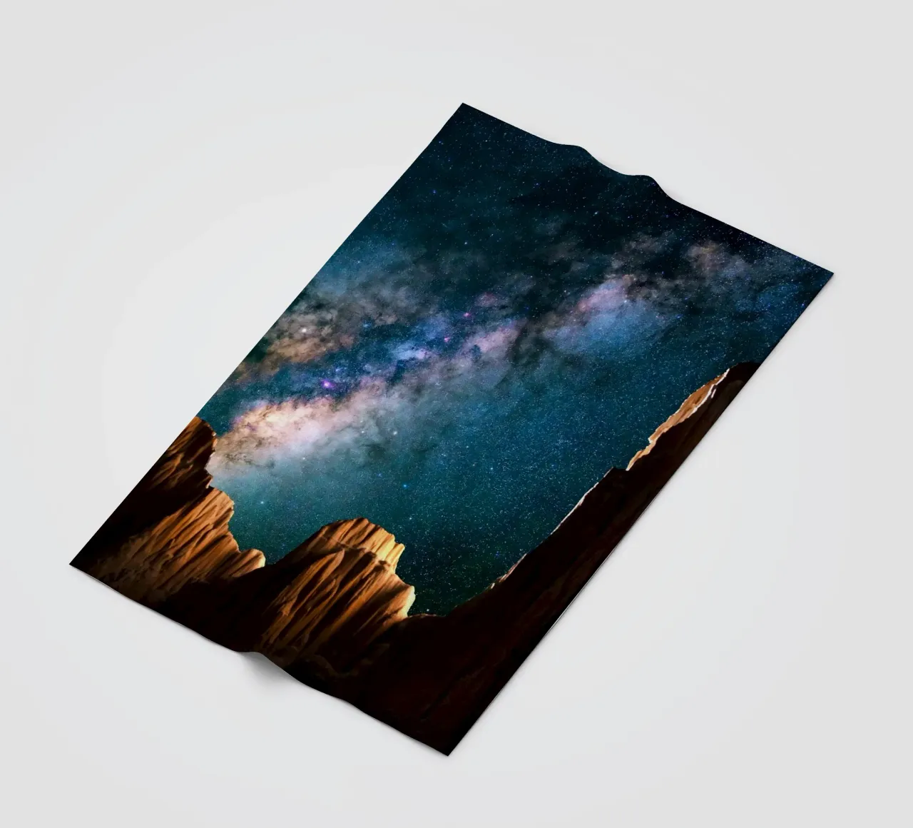 galassia della via lattea coperta in pile da space words