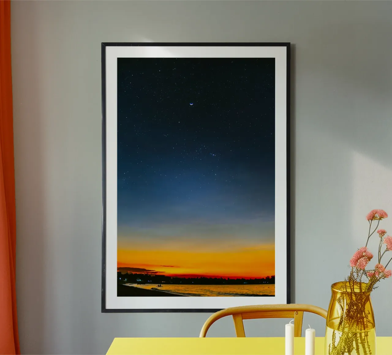 croissant de lune dans le ciel nocturne poster avec cadre en bois de space words