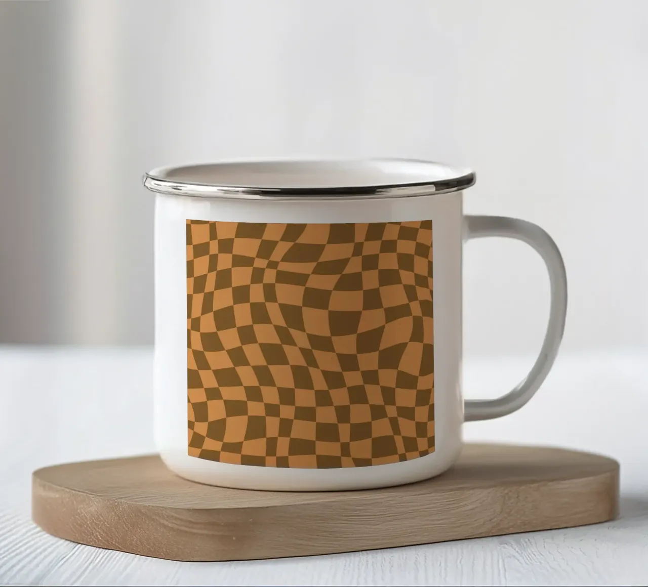 Luxe bruine golvende checker emaille mok van Little Dean