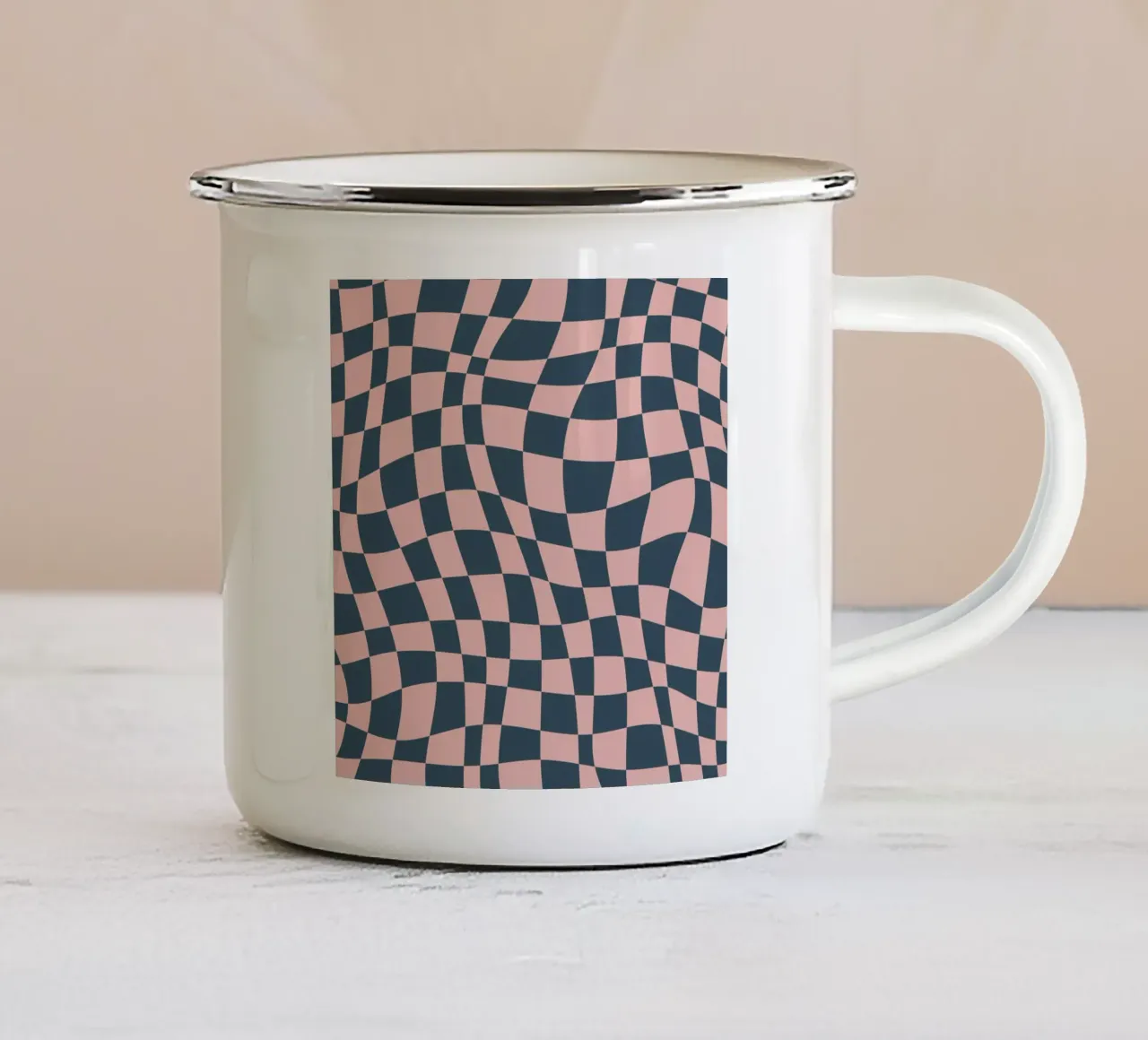Dama ritmica ondulata tazza in smalto da Little Dean