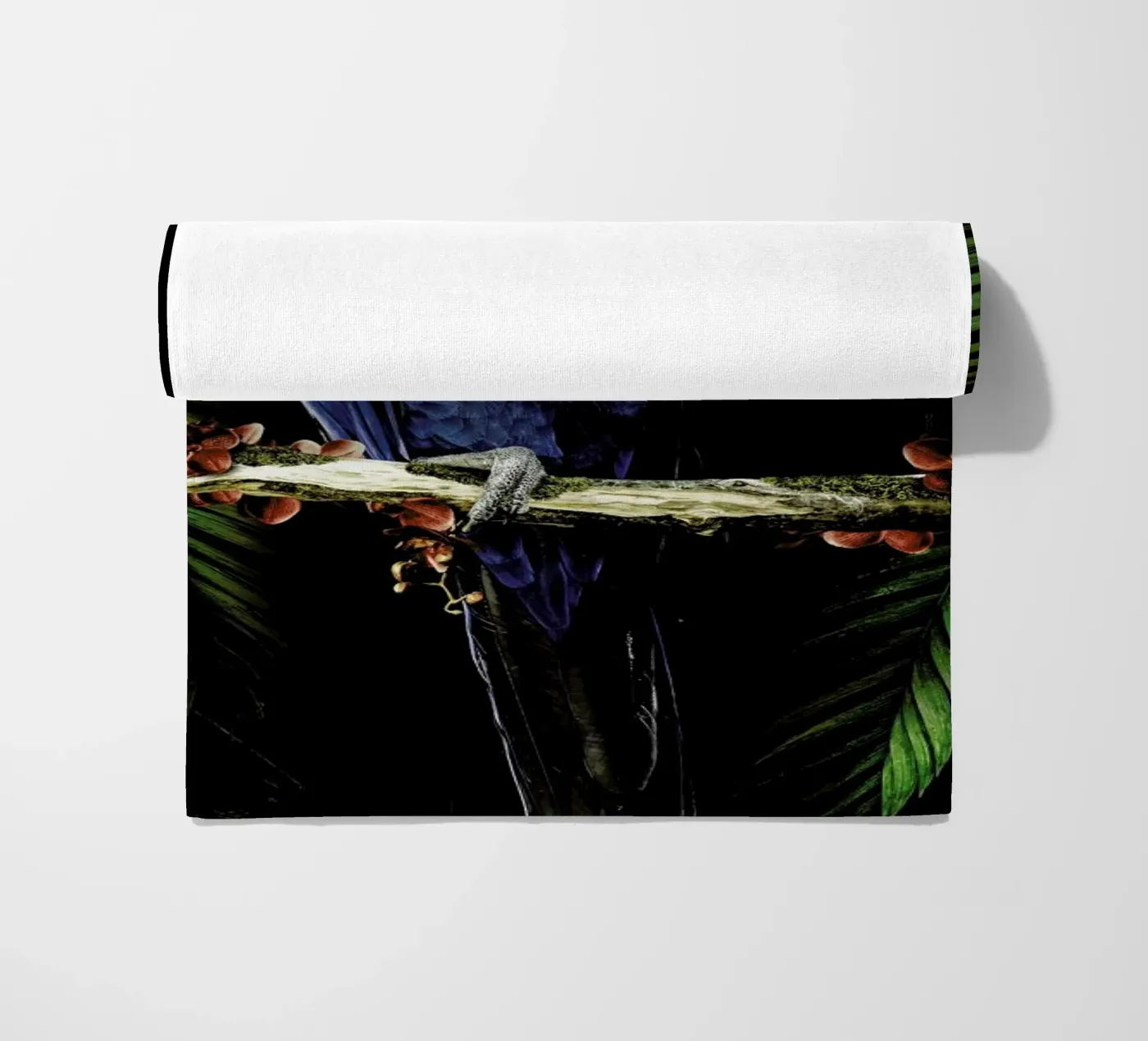 Macaw Strandtuch von Wouter Rikken