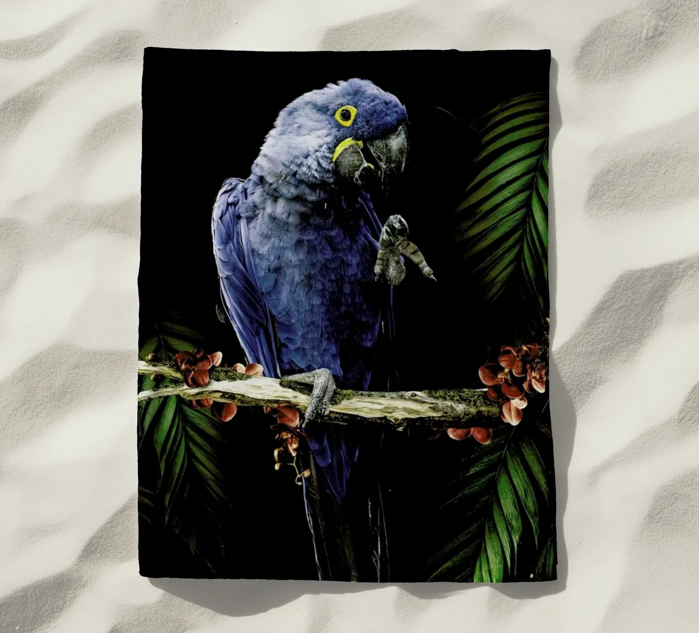 Macaw Strandtuch von Wouter Rikken