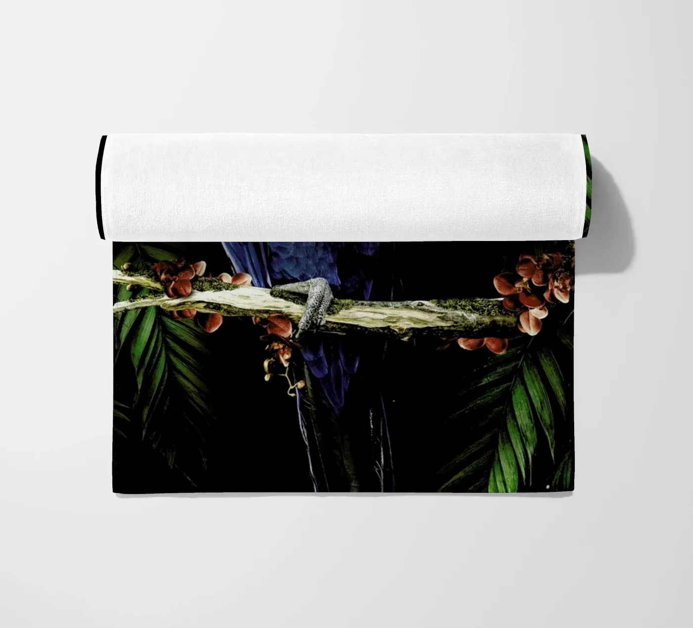 Macaw Strandtuch von Wouter Rikken