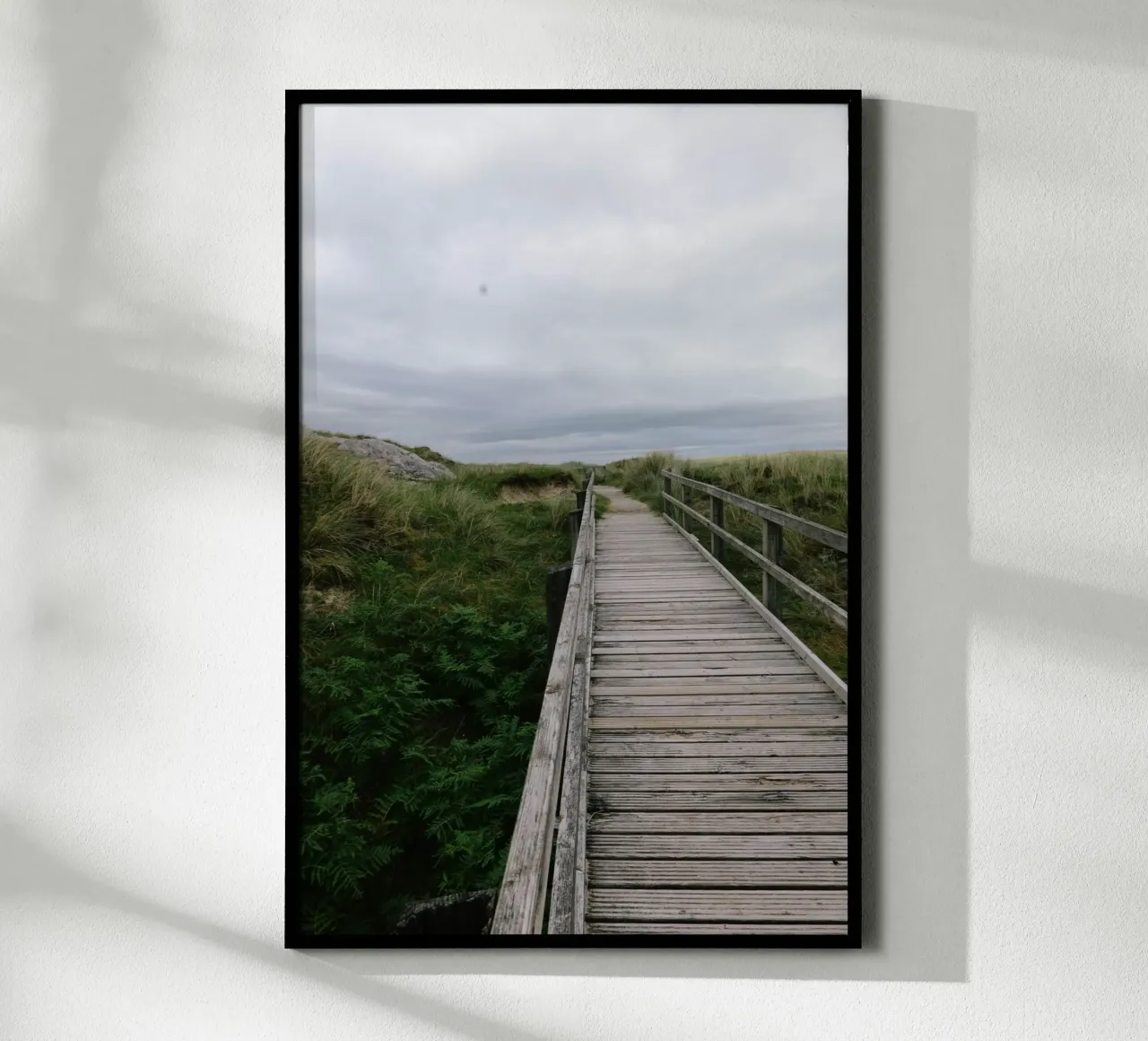 Weg durchs Wilde poster con telaio in plastica da The Wild Creative Studio