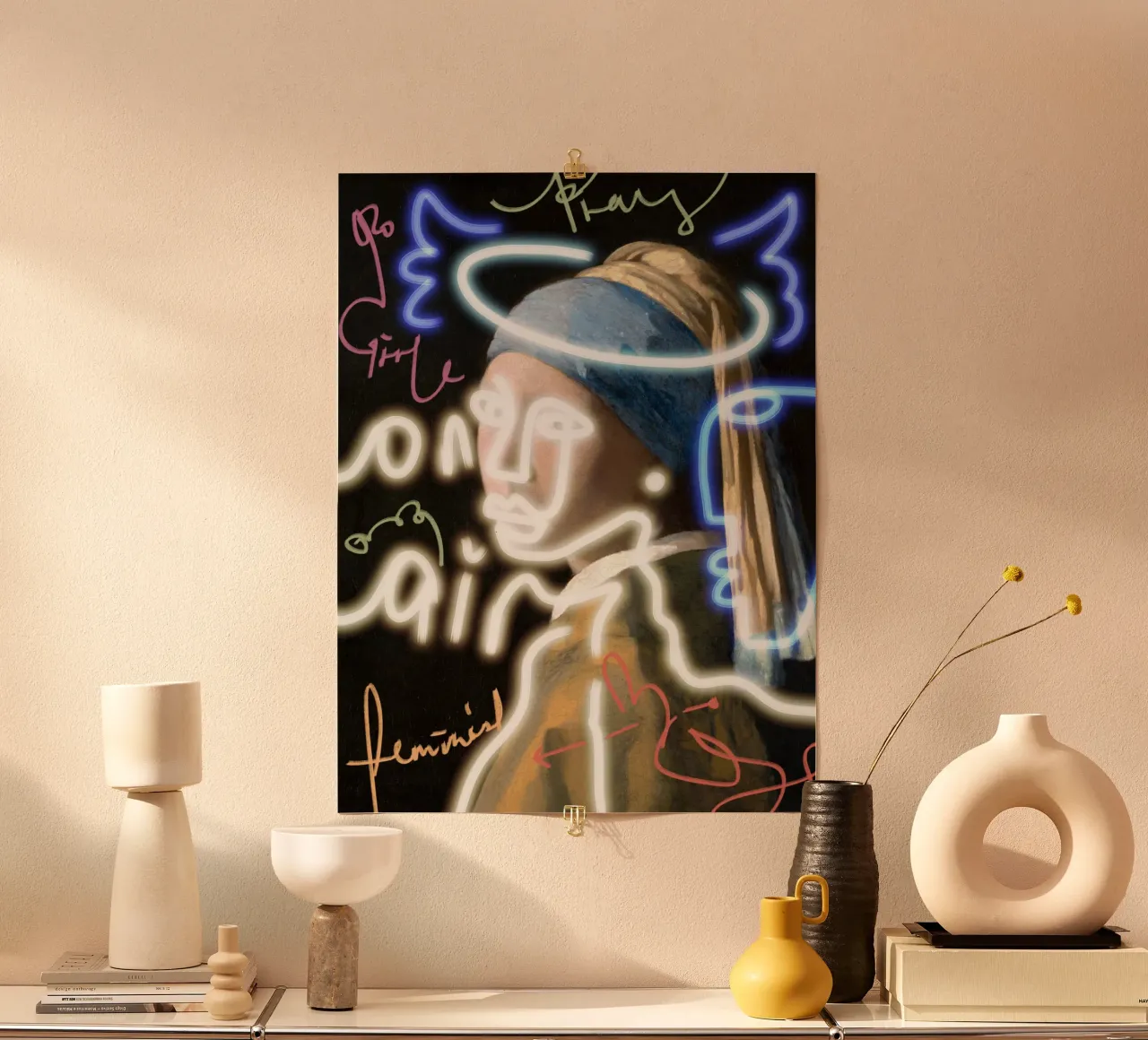 Potere al neon per le ragazze poster con telaio in alluminio da Little Dean