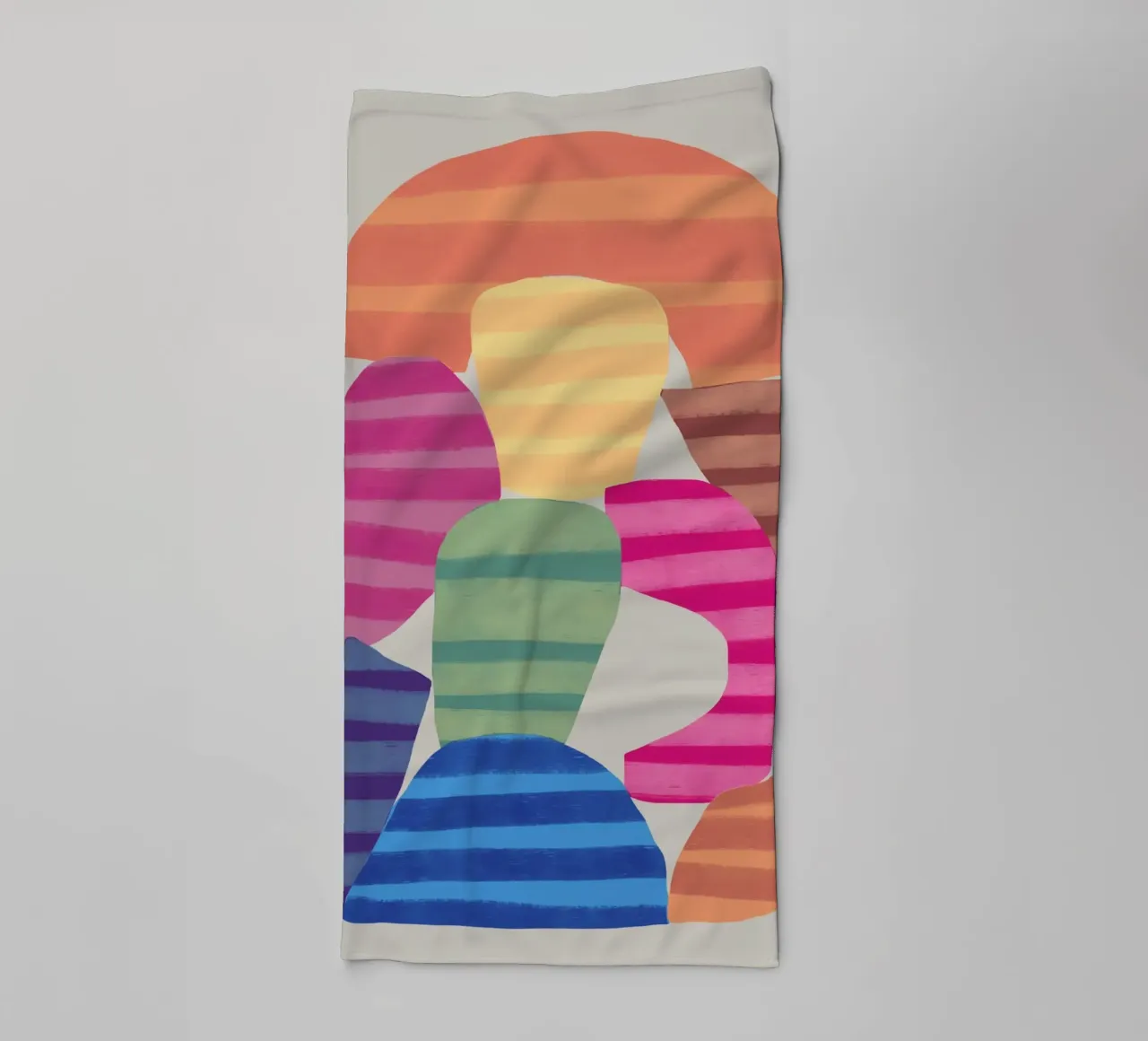 Speelse vormen compositie 2 badhanddoek van Little Dean