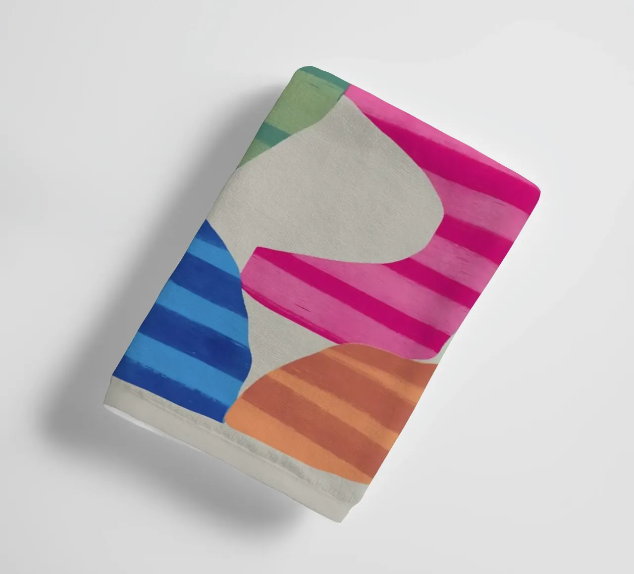 Speelse vormen compositie 2 badhanddoek van Little Dean