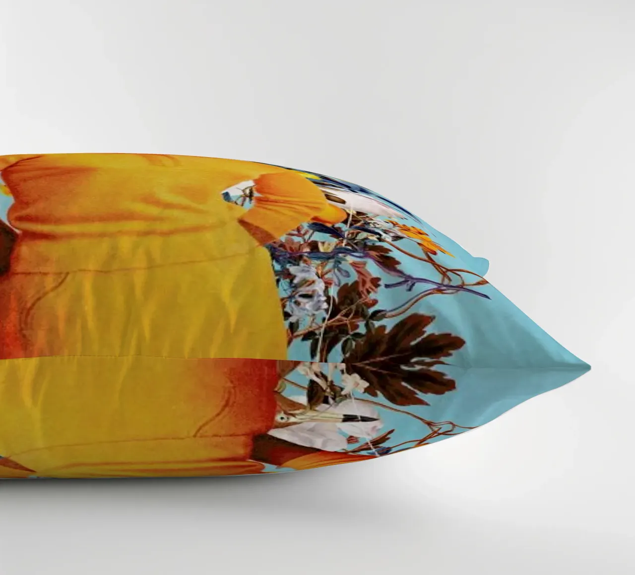 Don't Feed The Monitors With Your Dreams cuscino da Frank Moth