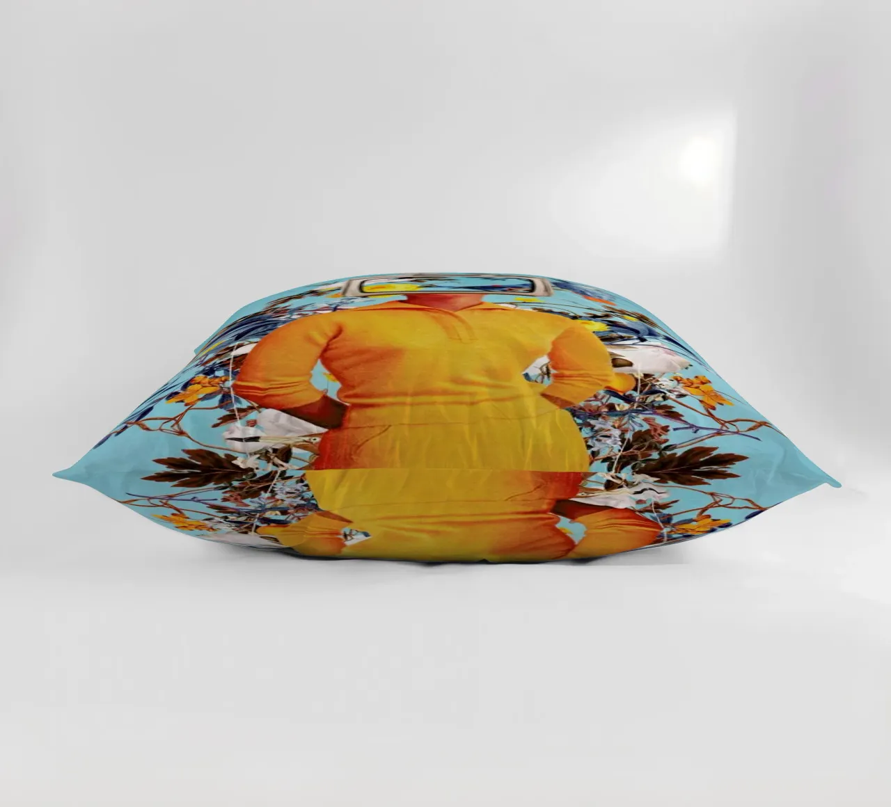 Don't Feed The Monitors With Your Dreams cuscino da Frank Moth