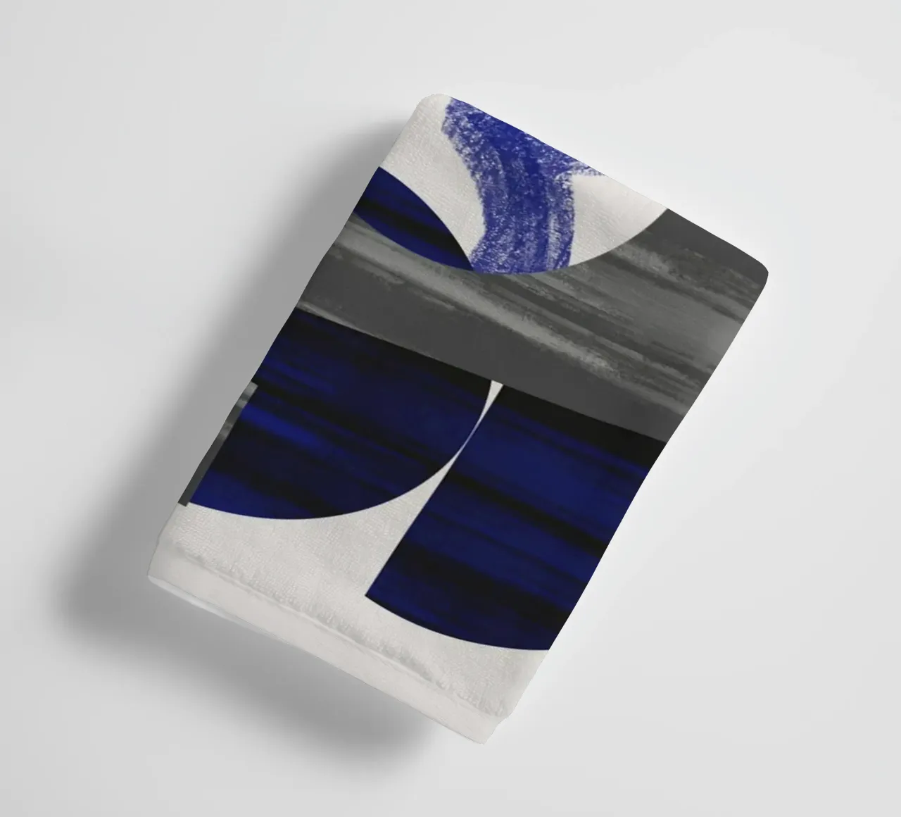 Speelse vormen compositie 14 badhanddoek van Little Dean