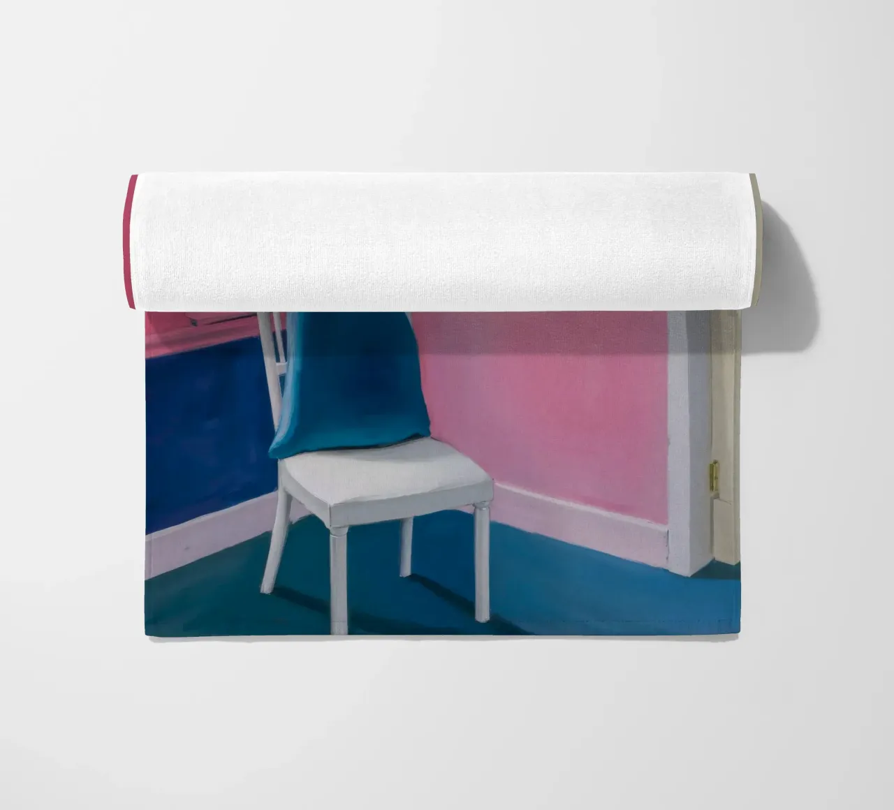 Sedia blu ad angolo telo mare da Pan Denim
