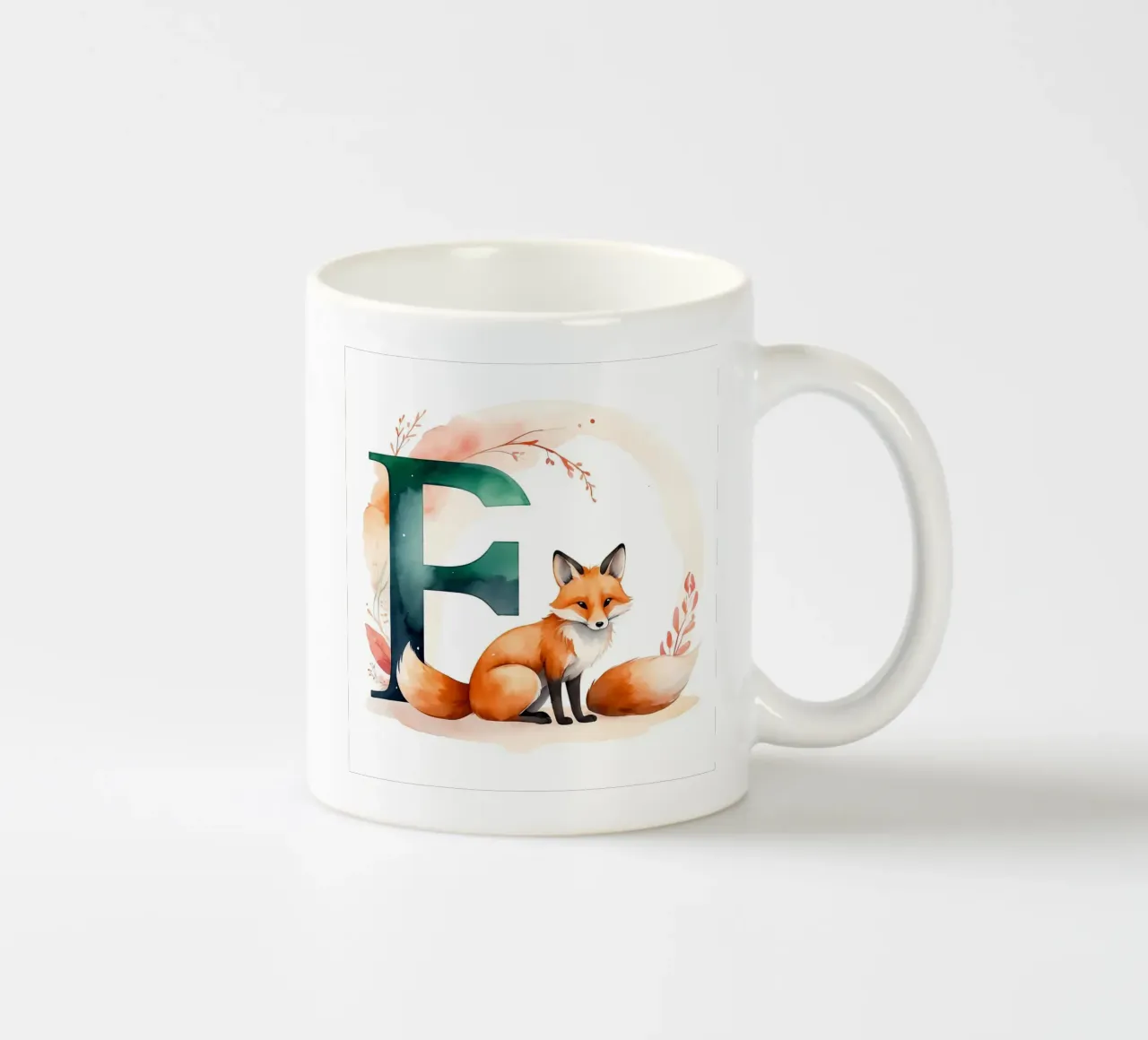 Volpe del bosco seduta accanto a una grande lettera f stilizzata tazza in ceramica da DesignDoodle