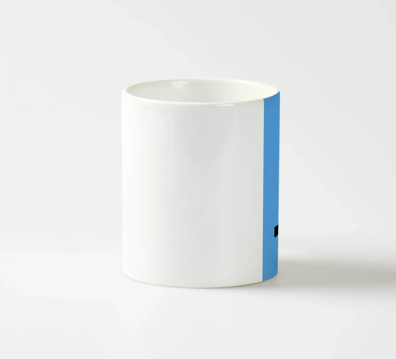 CMYK-C tazza in ceramica da Matěj Kašpar Jirásek
