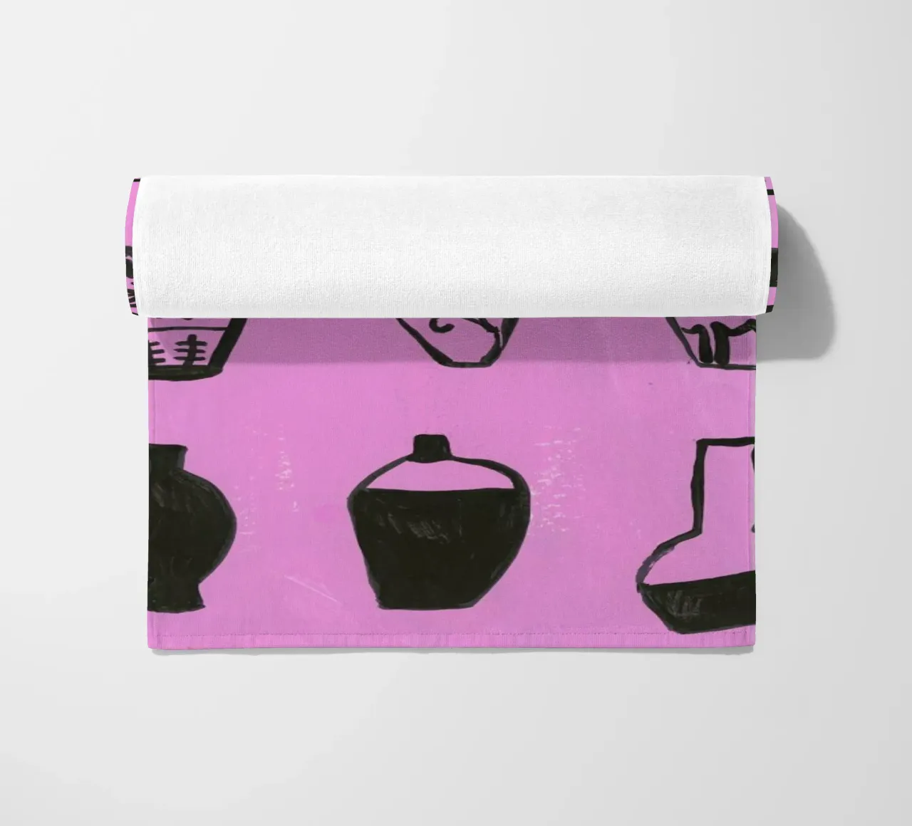 Vases On A Pink Background telo mare da Sonia Brittain