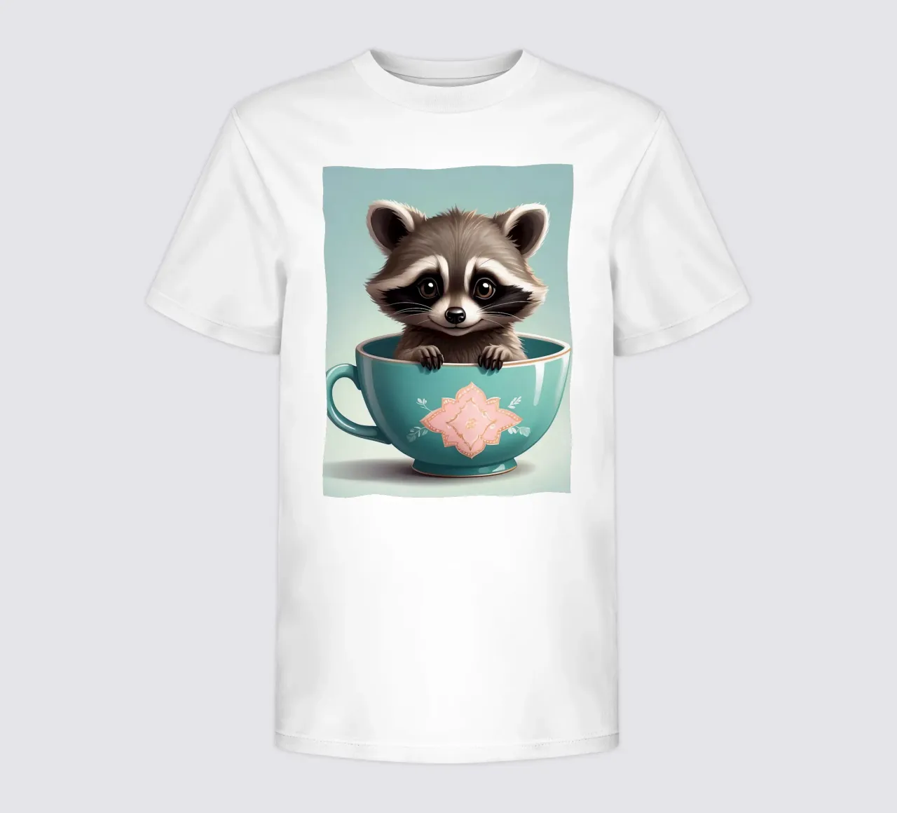Simpatico procione in una tazza decorativa blu si mette in posa giocosamente t-shirt bambini da DesignDoodle
