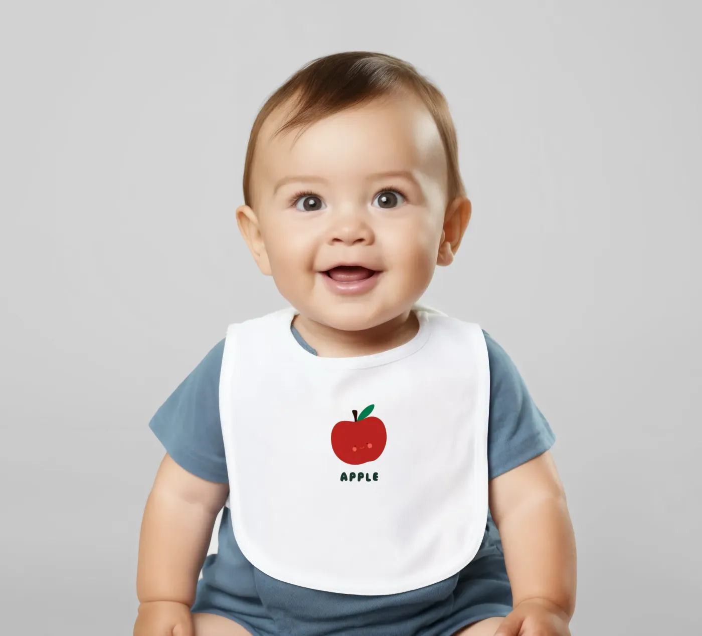 Apple baby slabbetje van Mottos by Sinan Saydik