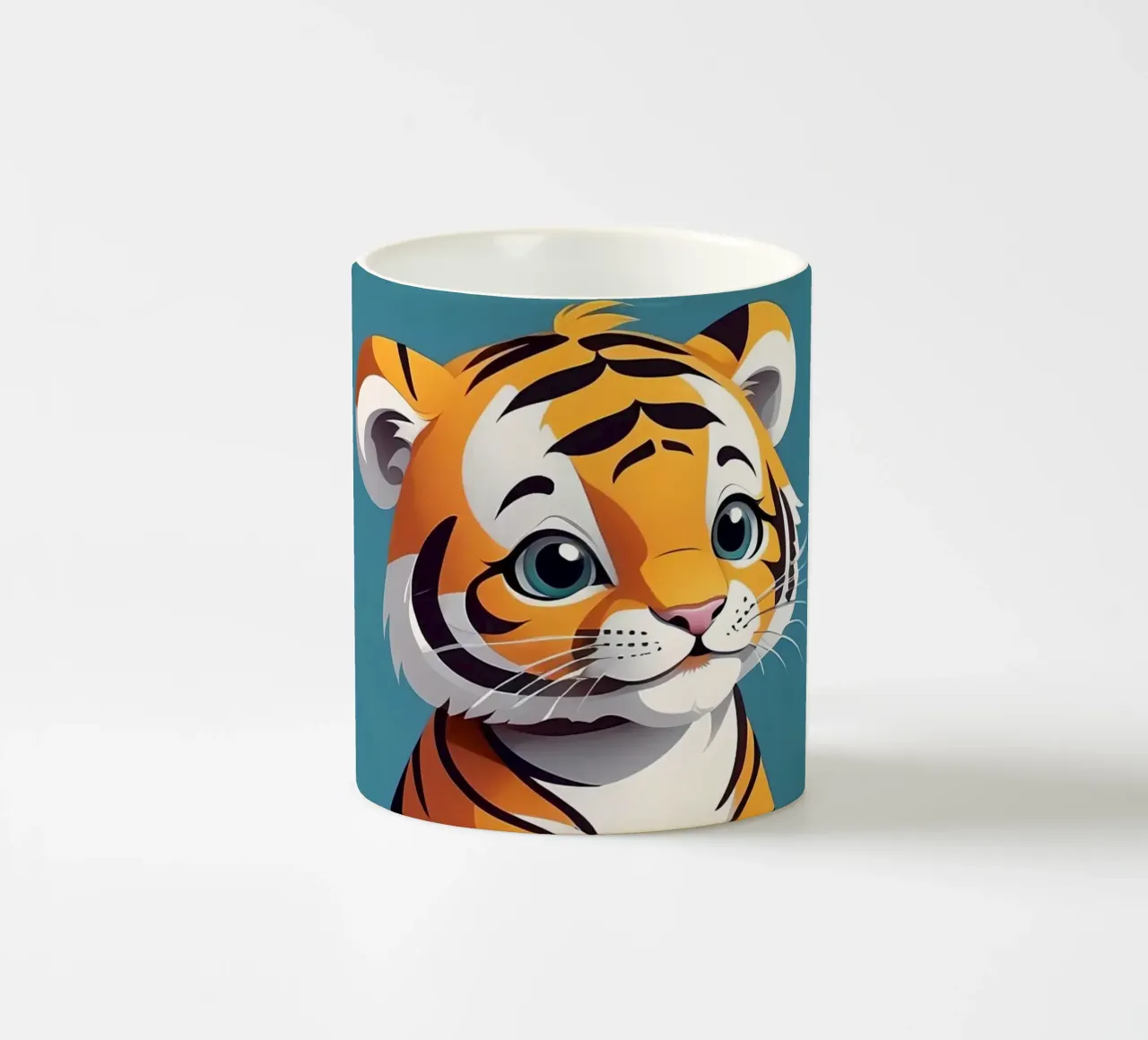 Simpatico cucciolo di tigre che gioca con un blocco con la lettera T tazza in ceramica da DesignDoodle