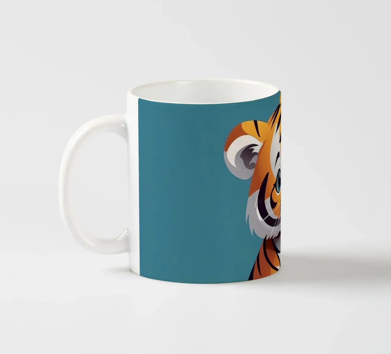 Simpatico cucciolo di tigre che gioca con un blocco con la lettera T tazza in ceramica da DesignDoodle