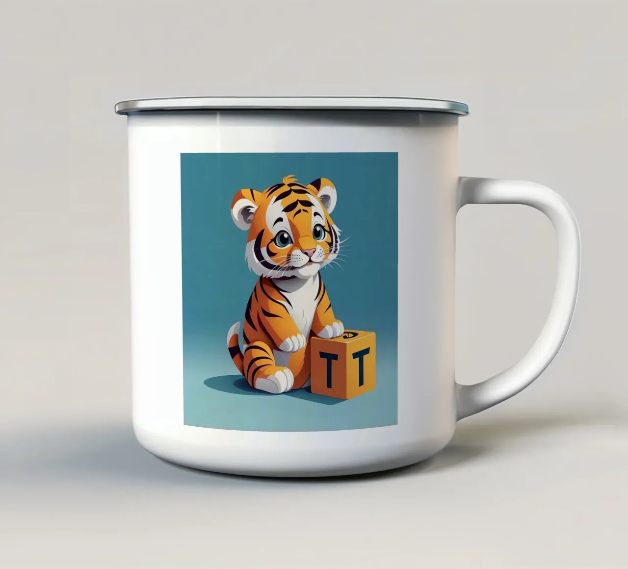 Simpatico cucciolo di tigre che gioca con un blocco con la lettera T tazza in smalto da DesignDoodle