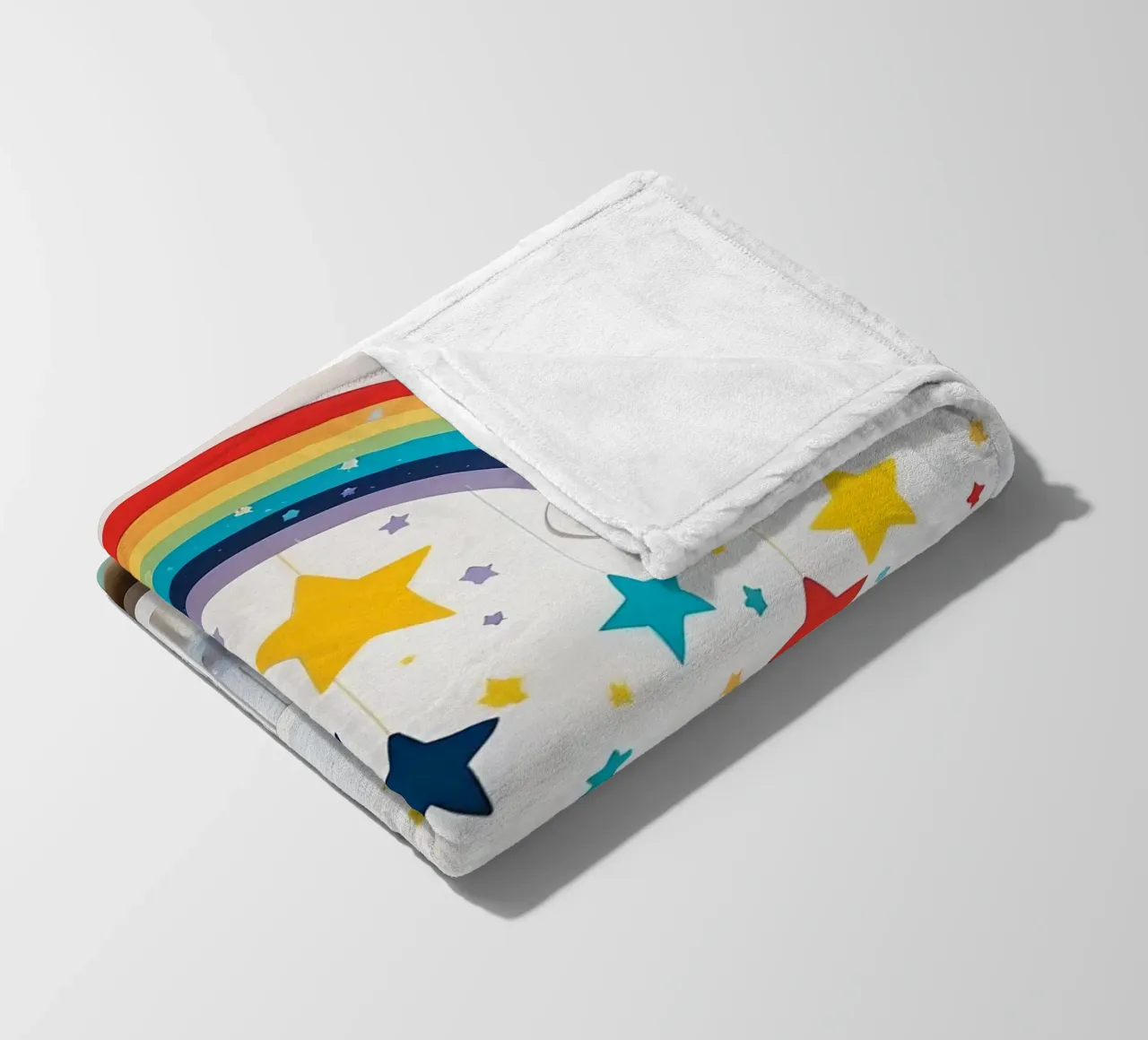 Decorazioni per la cameretta con arcobaleno e stelle sospese in un ambiente accogliente. coperta in pile da DesignDoodle