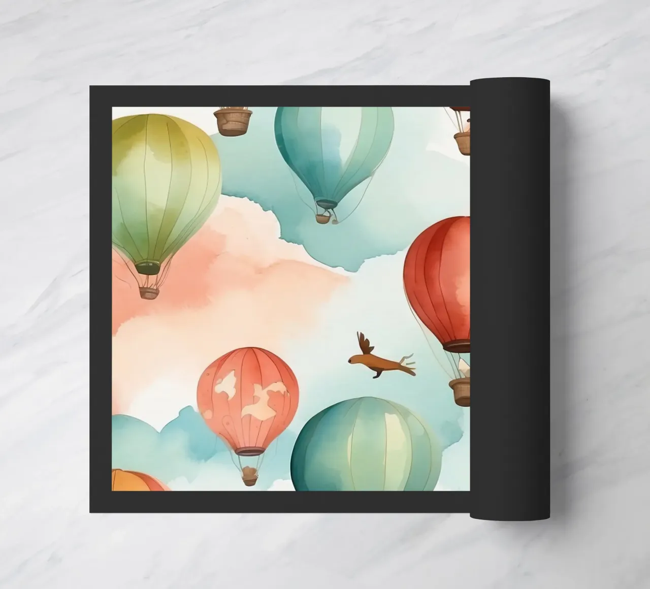 Colorate mongolfiere fluttuano tra soffici nuvole con gli uccelli zerbino da DesignDoodle