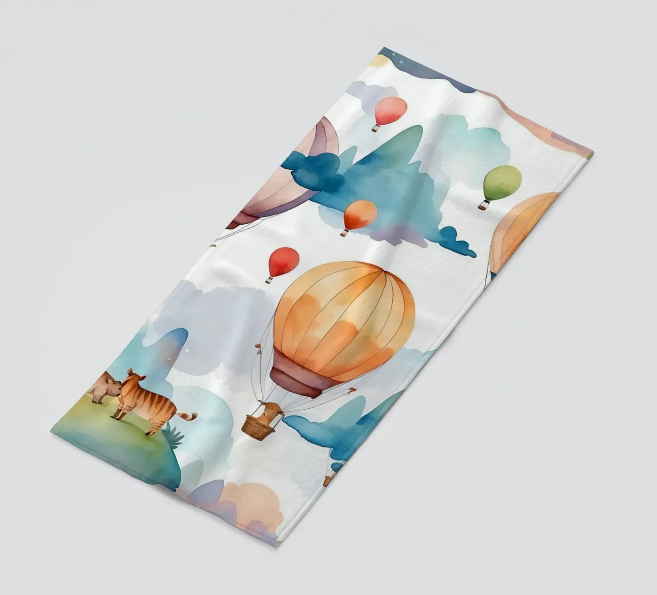 Mongolfiere che salgono su montagne ondulate telo mare da DesignDoodle