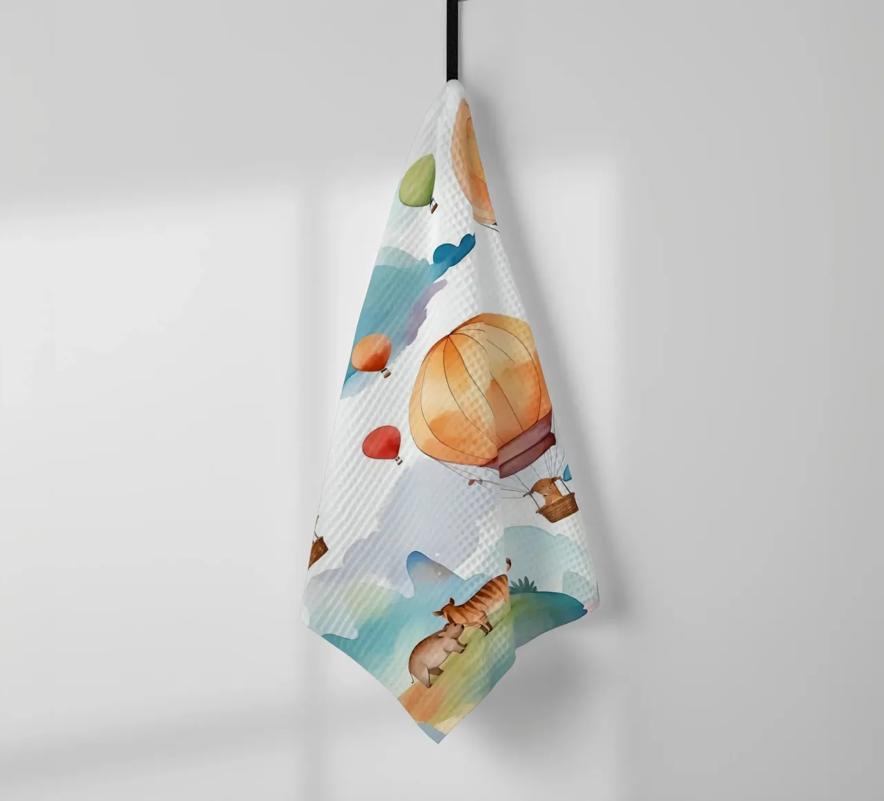 Mongolfiere che salgono su montagne ondulate canovaccio da cucina da DesignDoodle