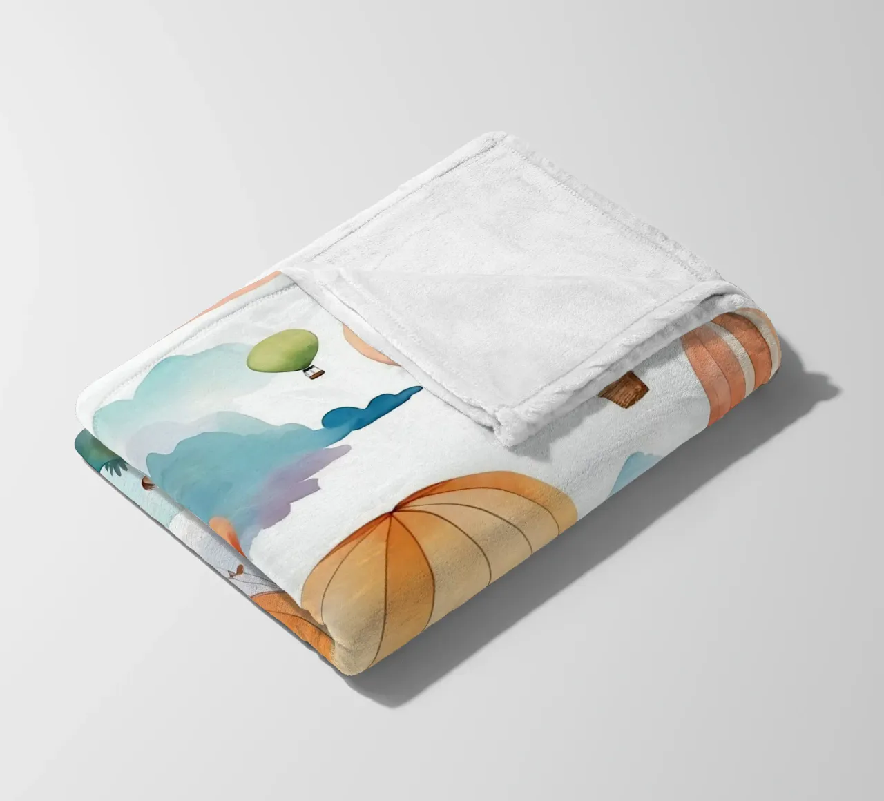 Mongolfiere che salgono su montagne ondulate coperta in pile da DesignDoodle