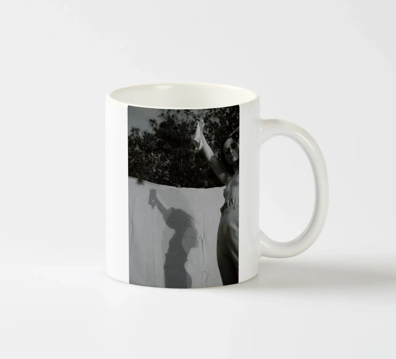Summer Wind tazza in ceramica da Chris Abatzis