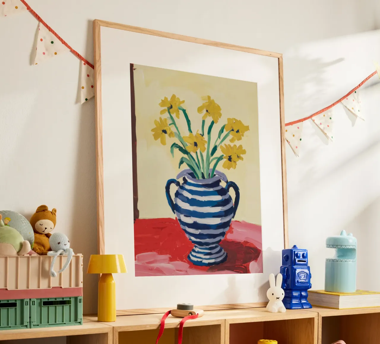 Brocca a righe gialle poster con telaio in legno da Tiga Bersama