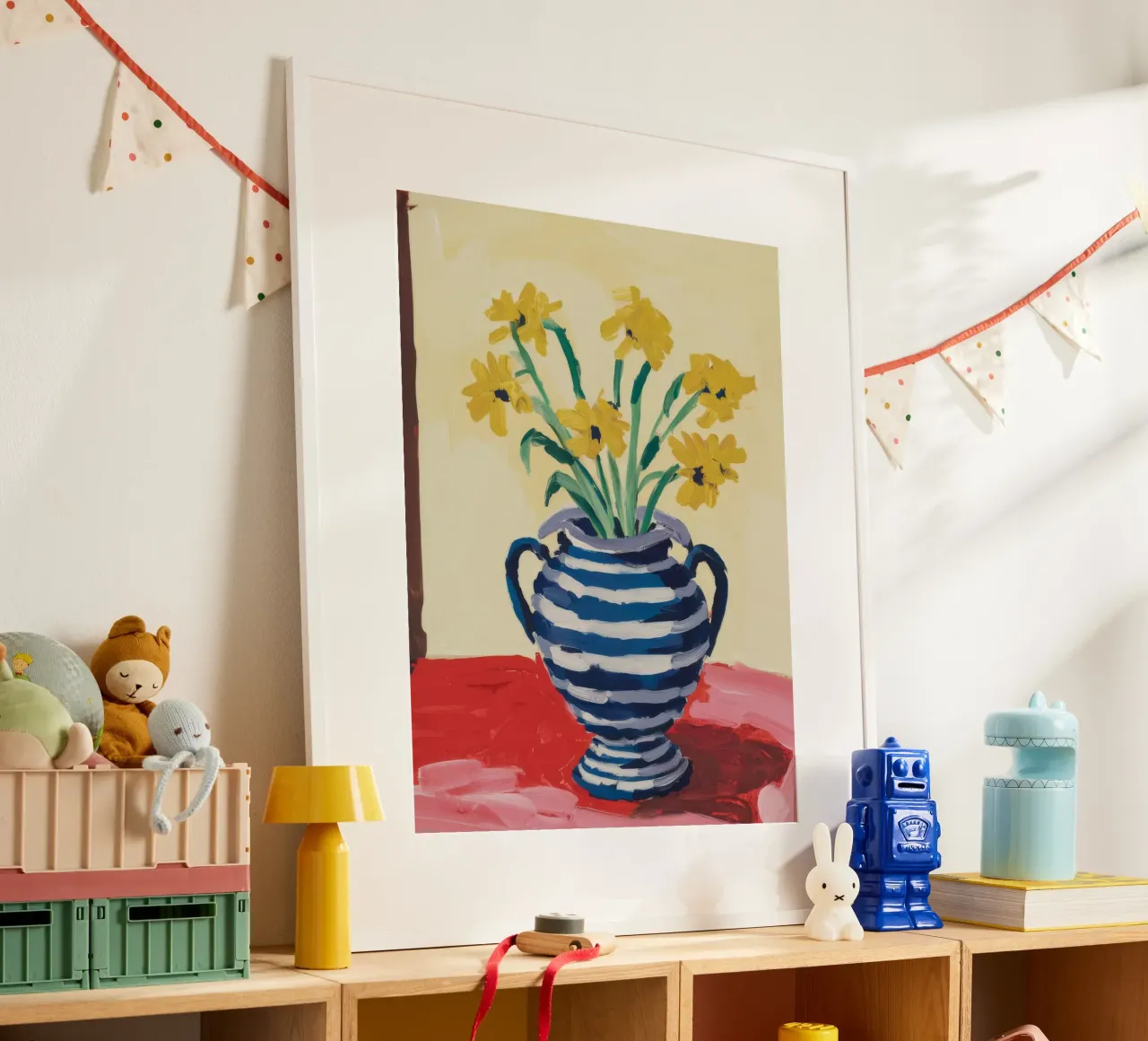 Brocca a righe gialle poster con telaio in legno da Tiga Bersama