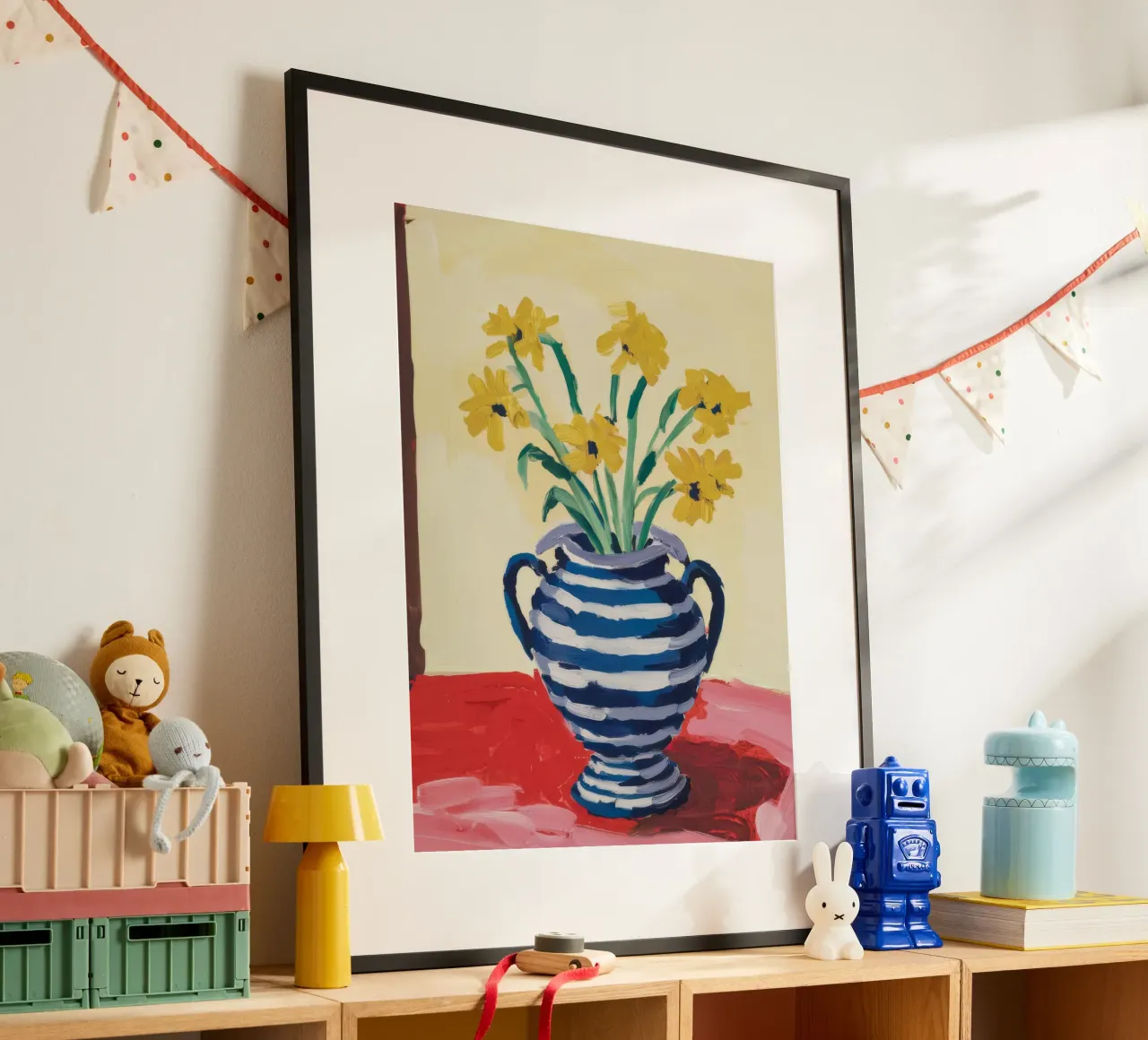 Brocca a righe gialle poster con telaio in legno da Tiga Bersama