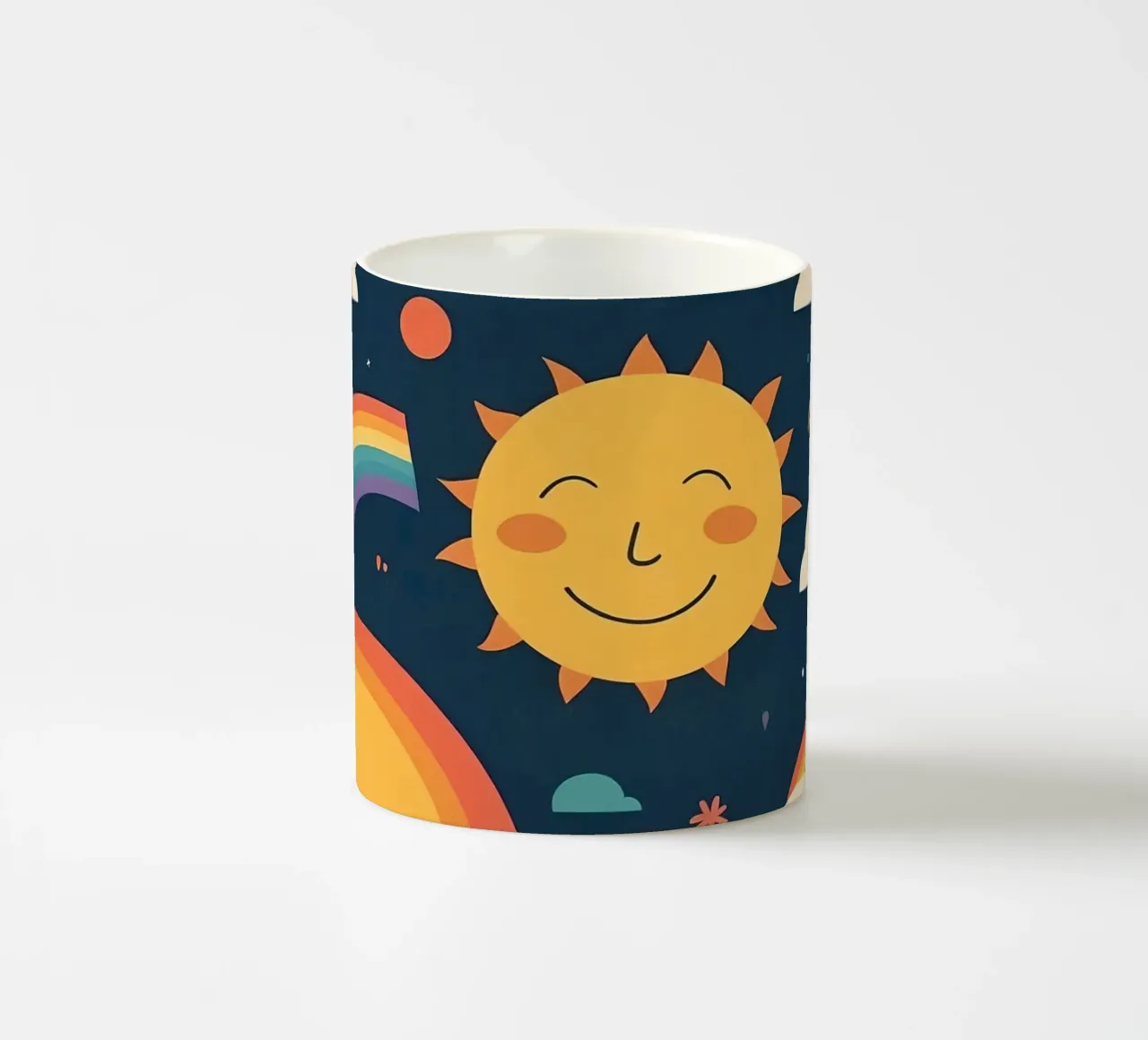 Motivo stravagante con sole sorridente, arcobaleni e nuvole tazza in ceramica da DesignDoodle