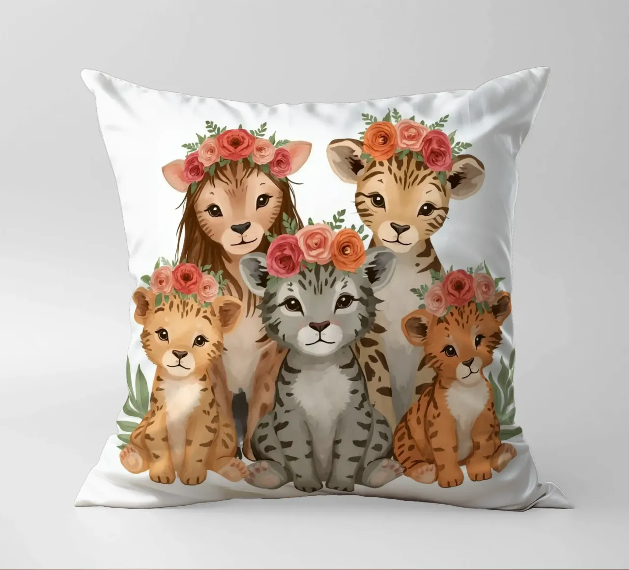 Gruppo di adorabili cuccioli di leone e di leopardo che indossano una corona floreale cuscino da DesignDoodle