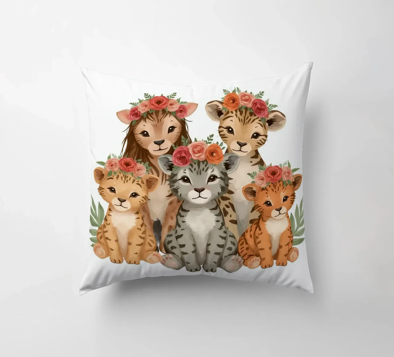 Gruppo di adorabili cuccioli di leone e di leopardo che indossano una corona floreale cuscino da DesignDoodle