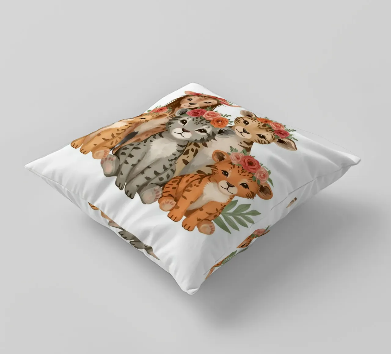 Gruppo di adorabili cuccioli di leone e di leopardo che indossano una corona floreale cuscino da DesignDoodle