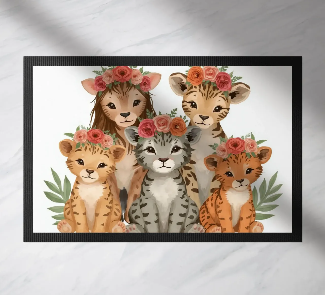 Groep schattige leeuwen- en luipaardwelpen met bloemenkroon deurmat van DesignDoodle