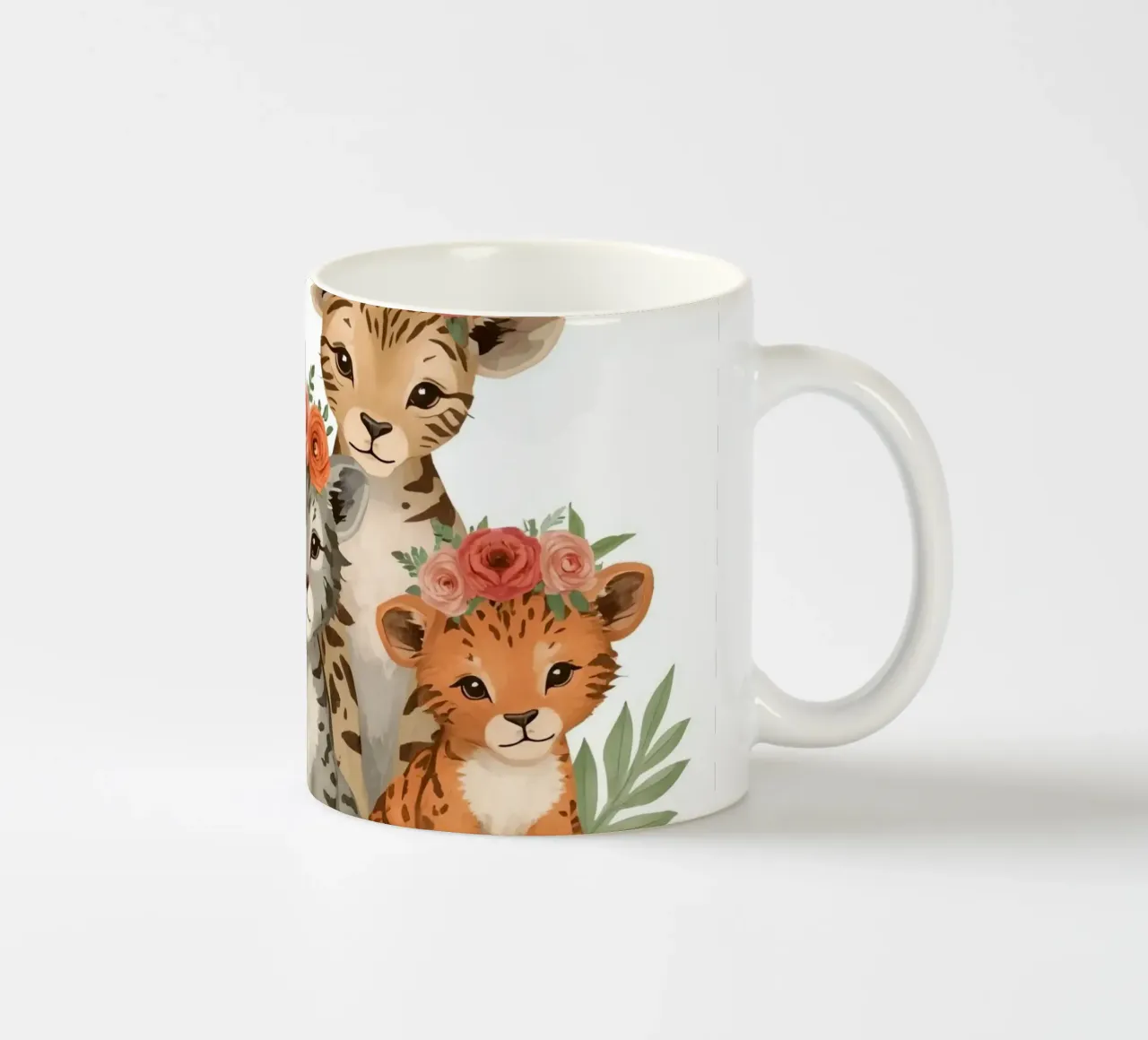Gruppe von entzückenden Löwen- und Leopardenjungen mit Blumenkrone Keramik Tasse von DesignDoodle