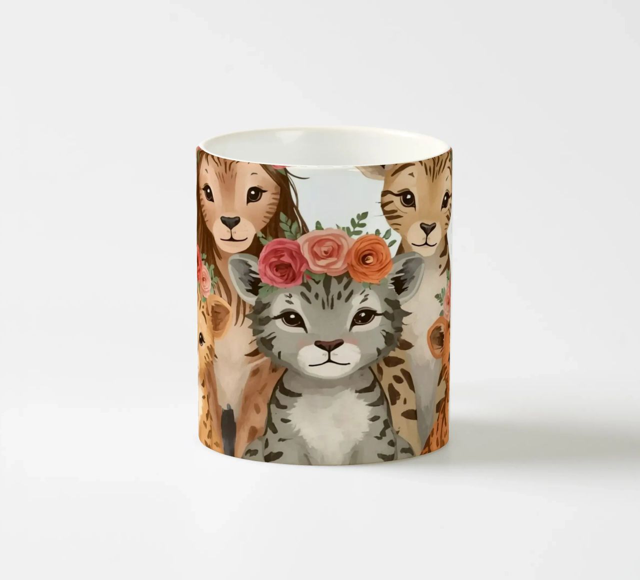 Groep schattige leeuwen- en luipaardwelpen met bloemenkroon keramische mok van DesignDoodle