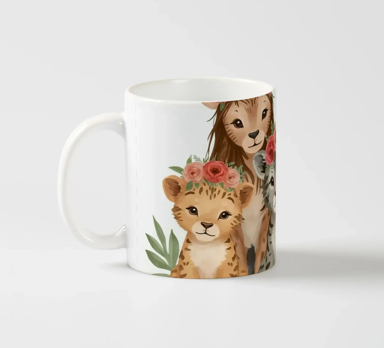 Gruppe von entzückenden Löwen- und Leopardenjungen mit Blumenkrone Keramik Tasse von DesignDoodle