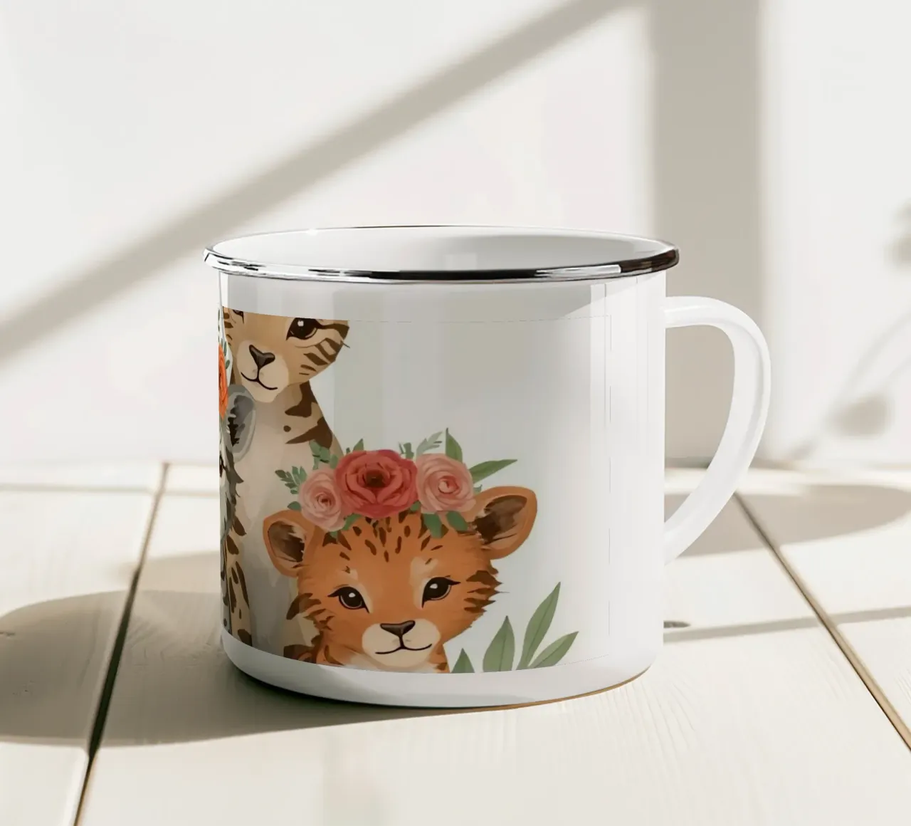 Gruppo di adorabili cuccioli di leone e di leopardo che indossano una corona floreale tazza in smalto da DesignDoodle
