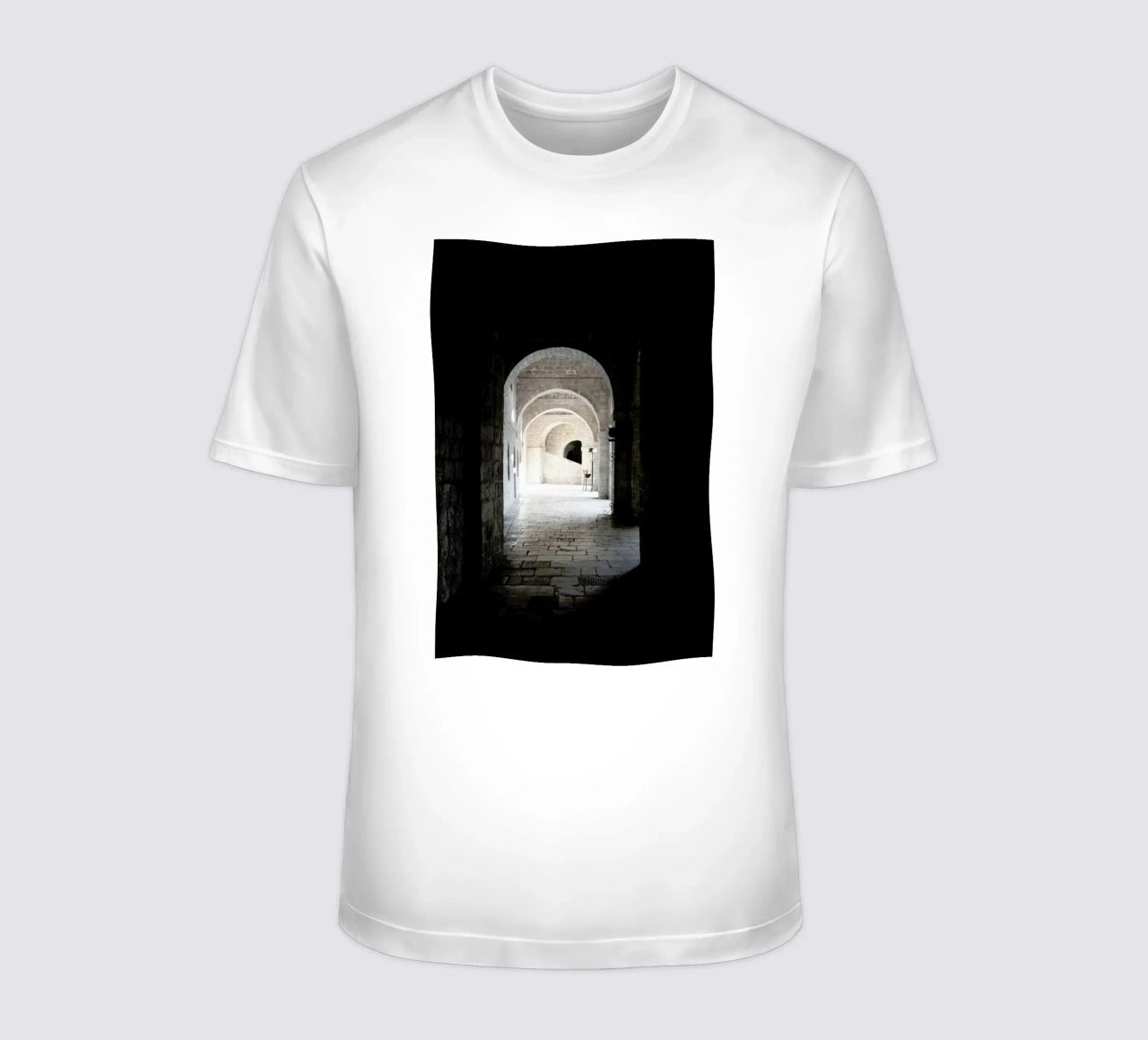 The Whisper Of Architecture And Centuries t-shirt da Studio Nahili